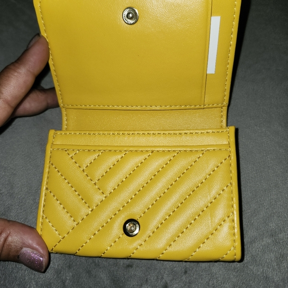 NWT Tory Burch bifold - Picture 2 of 3